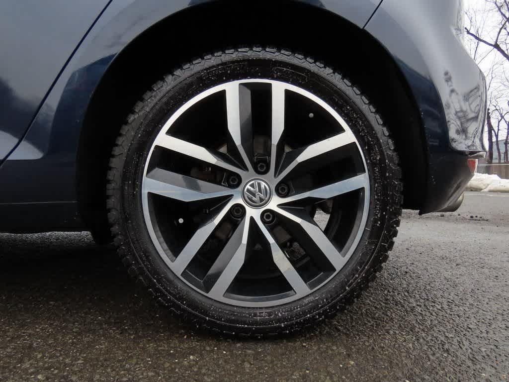 Thumbnail: 2016 Volkswagen Golf - 9