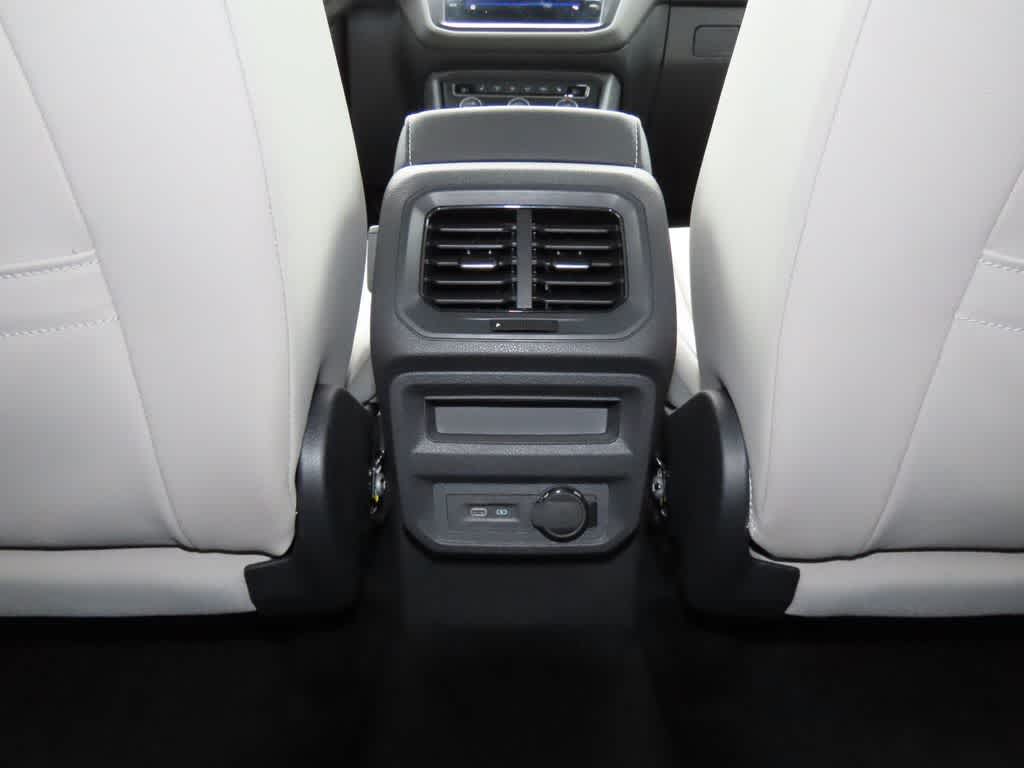 Thumbnail: 2021 Volkswagen Tiguan - 24