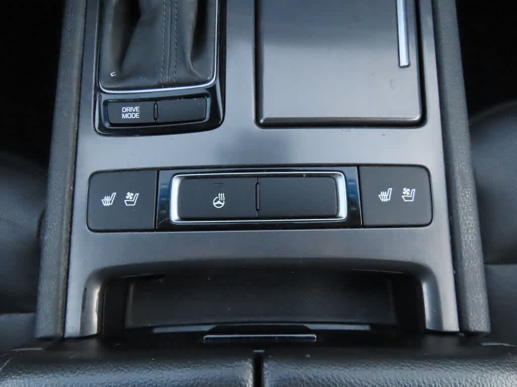 Thumbnail: 2015 Hyundai Genesis - 23