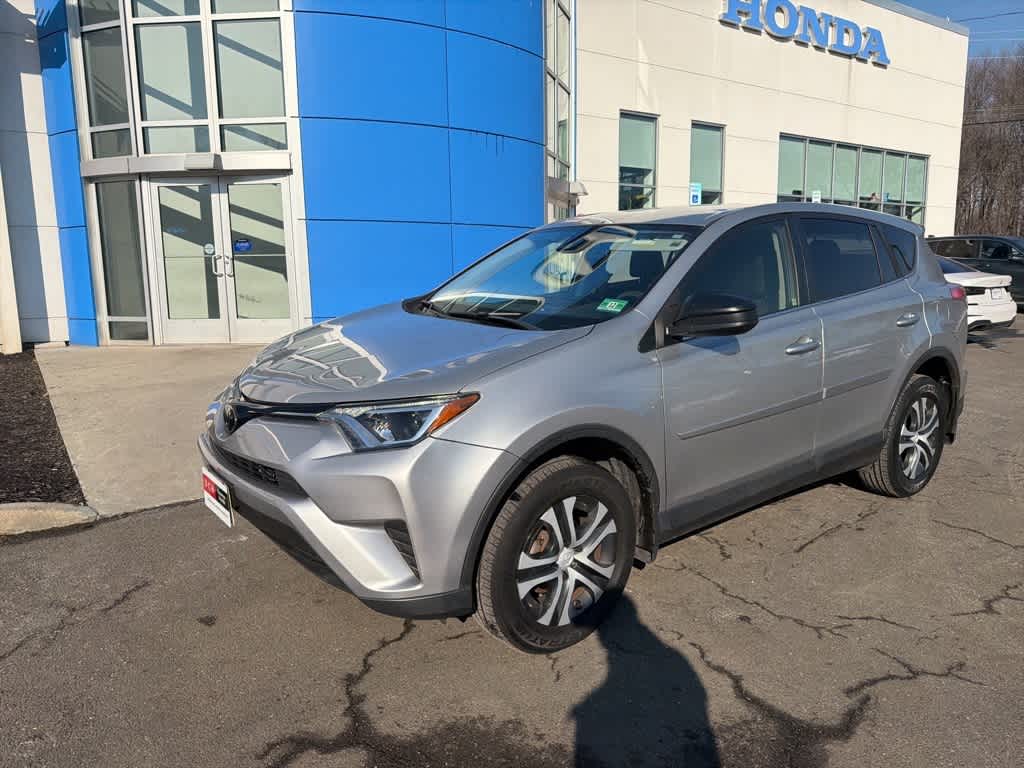 Thumbnail: 2018 Toyota RAV4 - 3