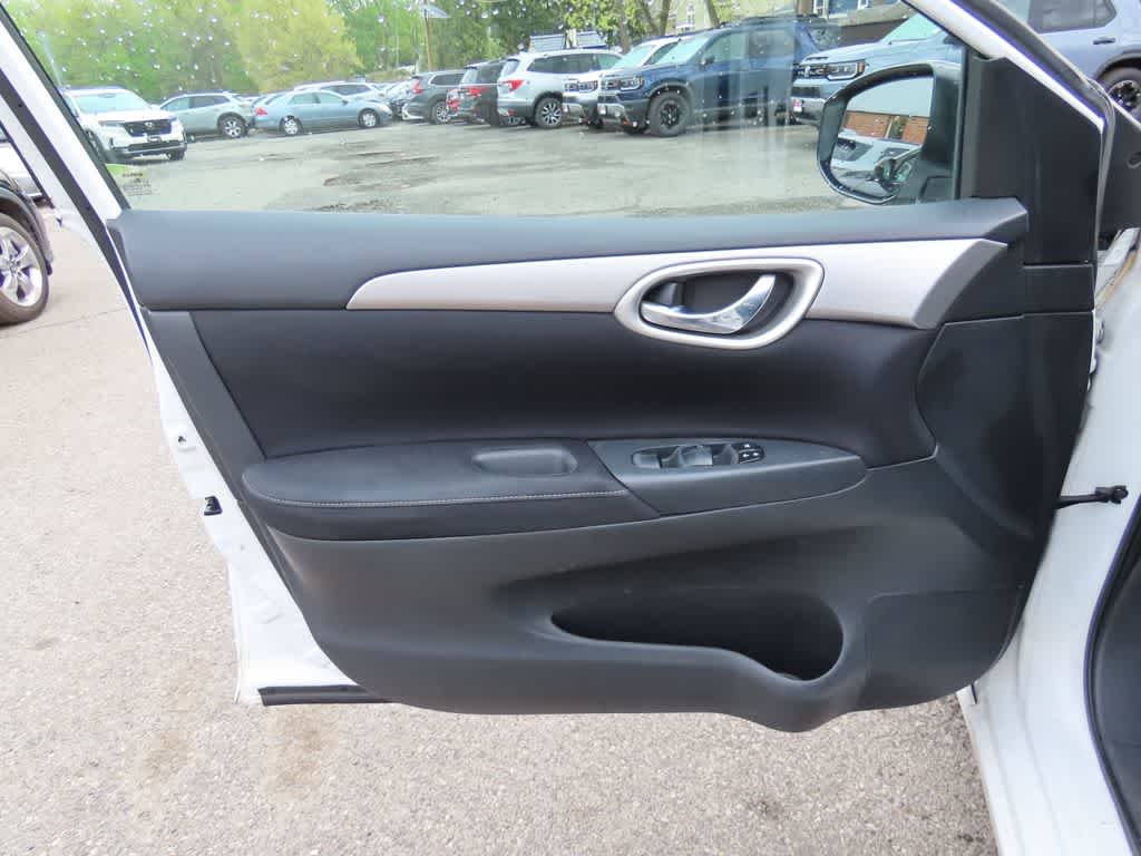 Thumbnail: 2015 Nissan Sentra - 13