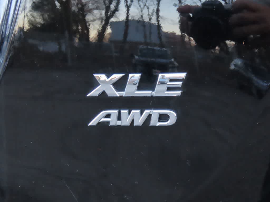 Thumbnail: 2018 Toyota RAV4 - 8