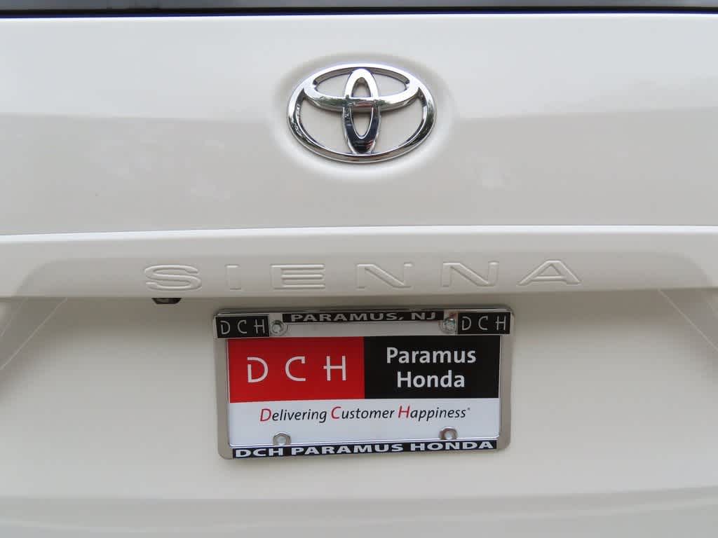 Thumbnail: 2014 Toyota Sienna - 7