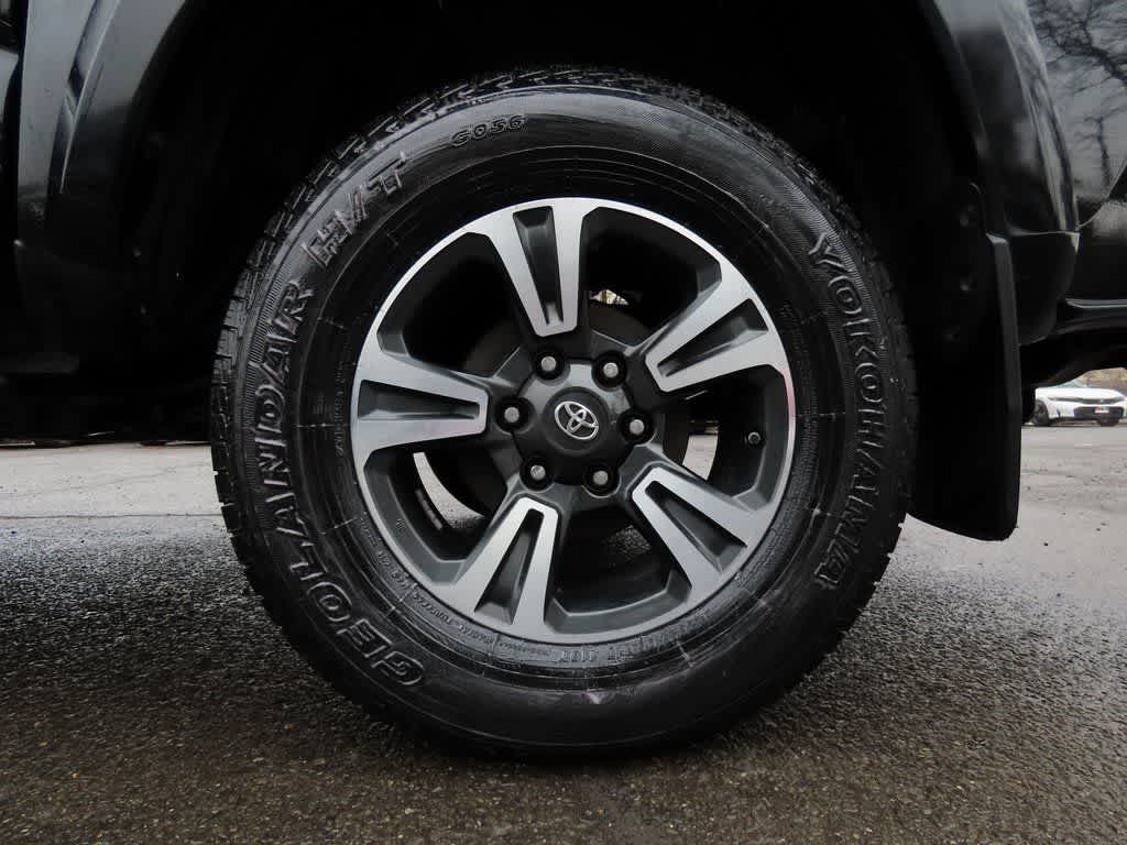 Thumbnail: 2019 Toyota Tacoma - 10