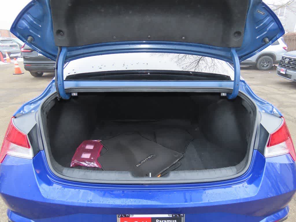 Thumbnail: 2022 Hyundai Elantra - 11