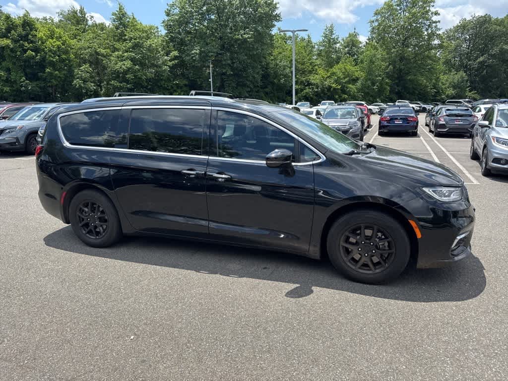 Thumbnail: 2021 Chrysler Pacifica - 9