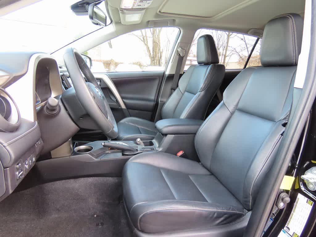 Thumbnail: 2015 Toyota RAV4 - 14