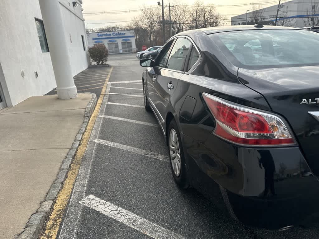 Thumbnail: 2015 Nissan Altima - 12