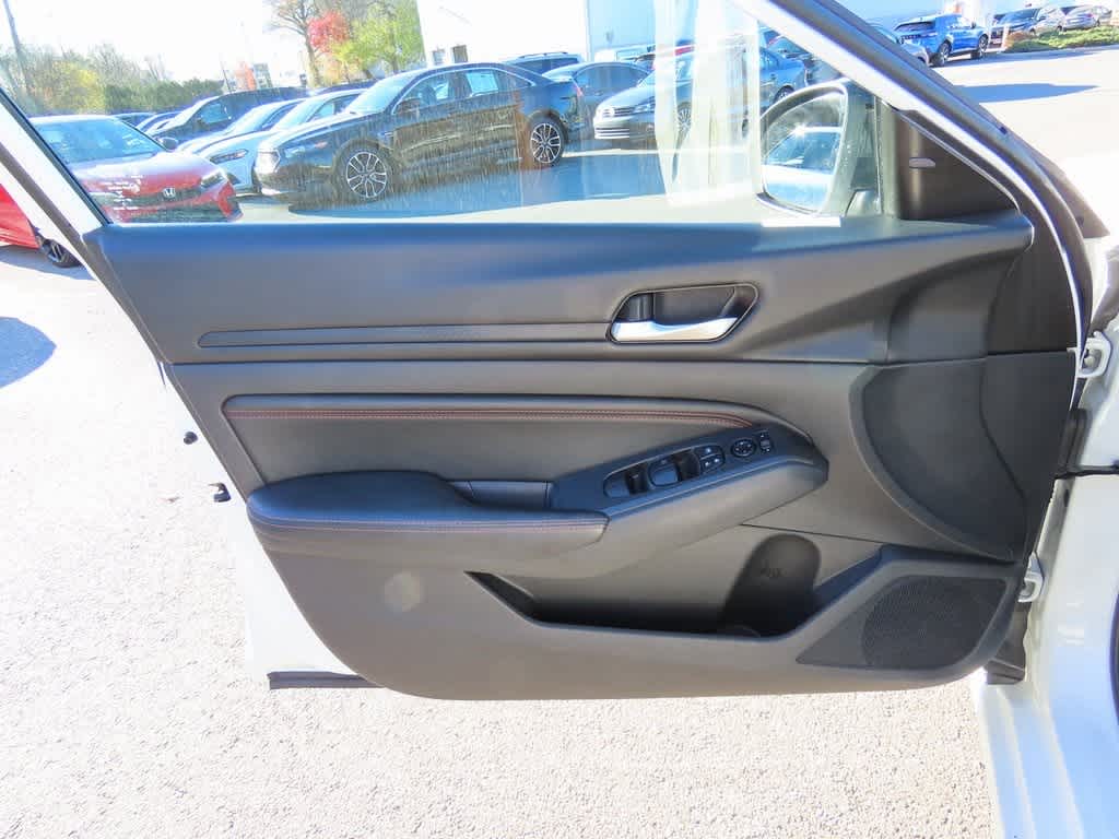 Thumbnail: 2020 Nissan Altima - 16