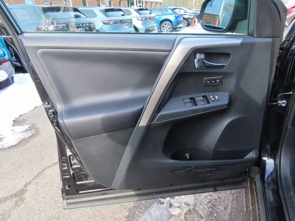 Thumbnail: 2015 Toyota RAV4 - 17