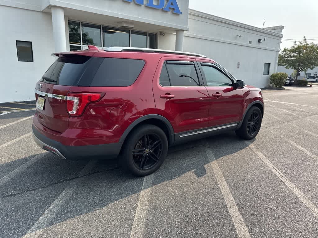 Thumbnail: 2016 Ford Explorer - 7