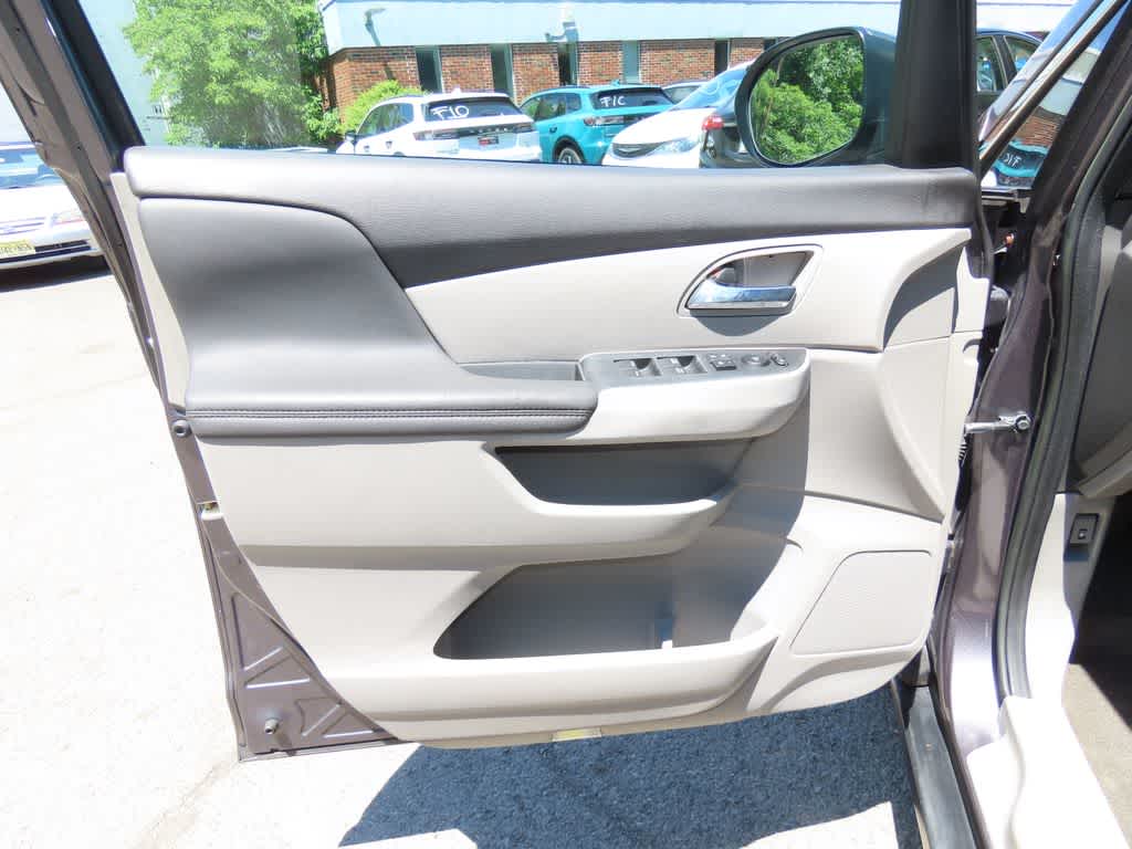 Thumbnail: 2015 Honda Odyssey - 17