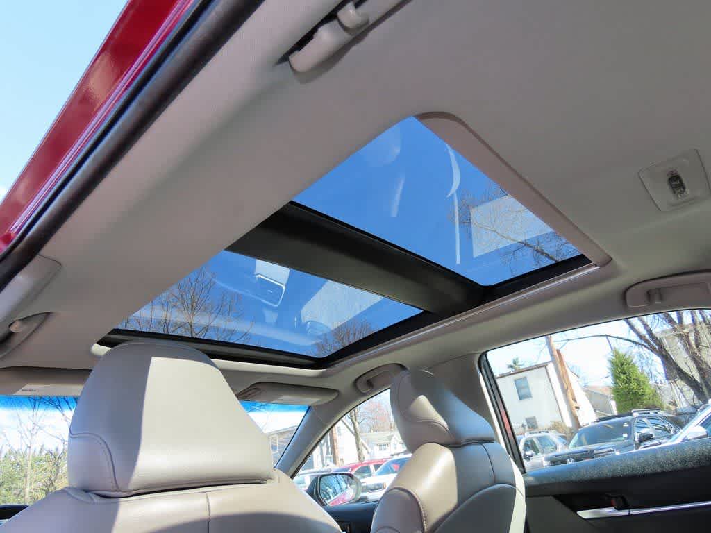 Thumbnail: 2018 Toyota Camry - 15