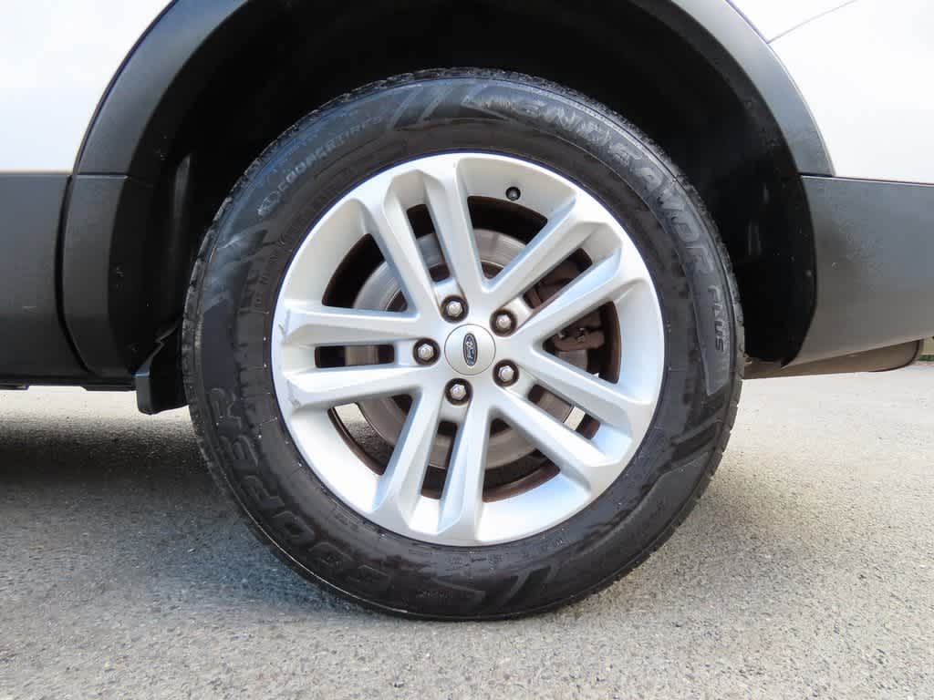 Thumbnail: 2015 Ford Explorer - 10