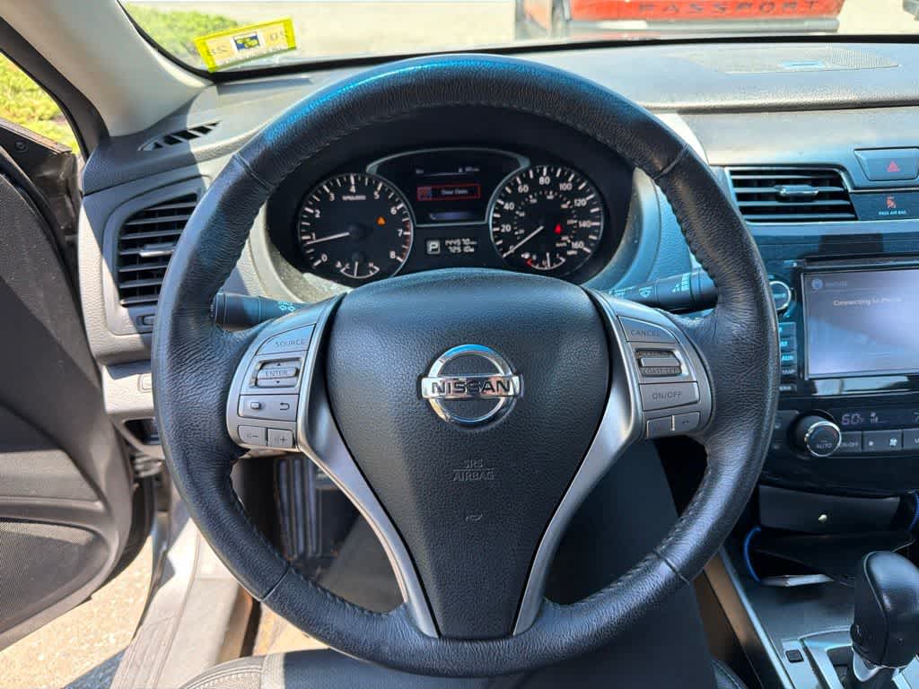 Thumbnail: 2015 Nissan Altima - 16