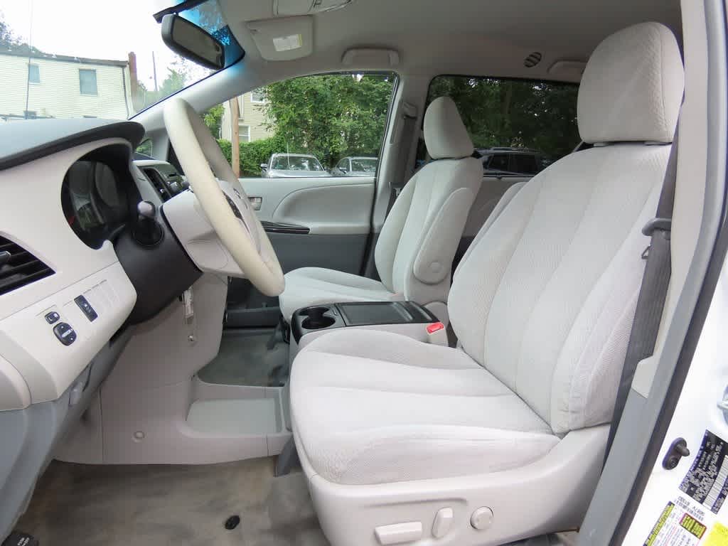 Thumbnail: 2014 Toyota Sienna - 12