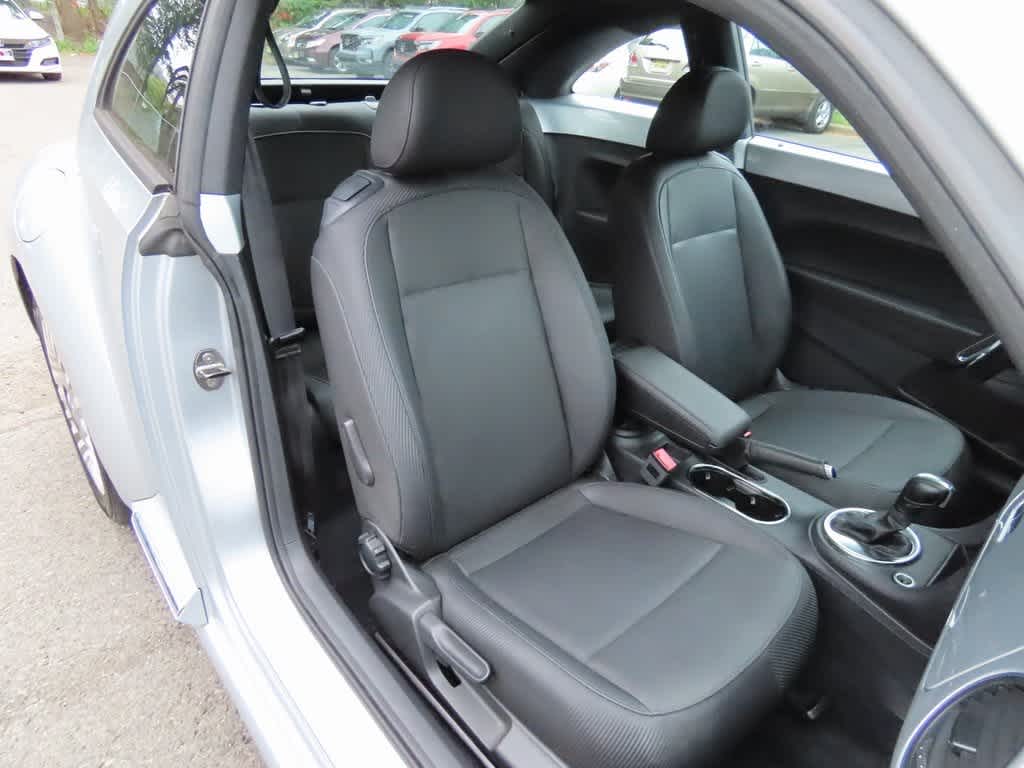 Thumbnail: 2013 Volkswagen Beetle - 13