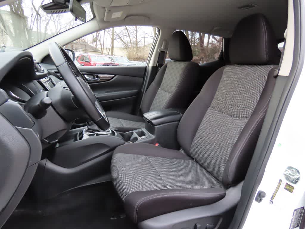 Thumbnail: 2020 Nissan Rogue Sport - 12