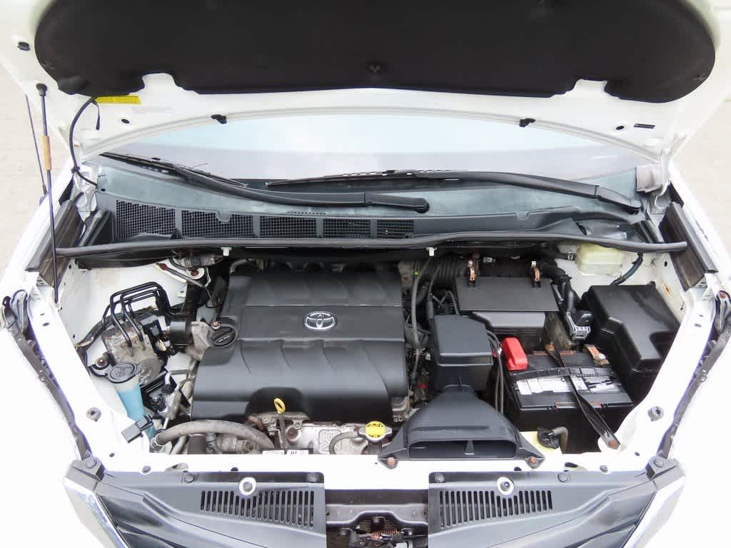 Thumbnail: 2014 Toyota Sienna - 10