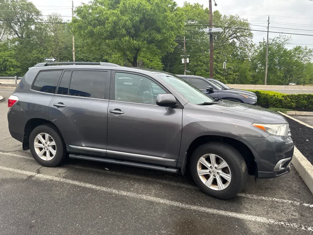 Thumbnail: 2013 Toyota Highlander - 17