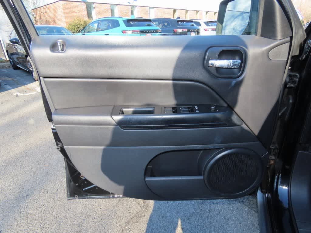 Thumbnail: 2013 Jeep Patriot - 16