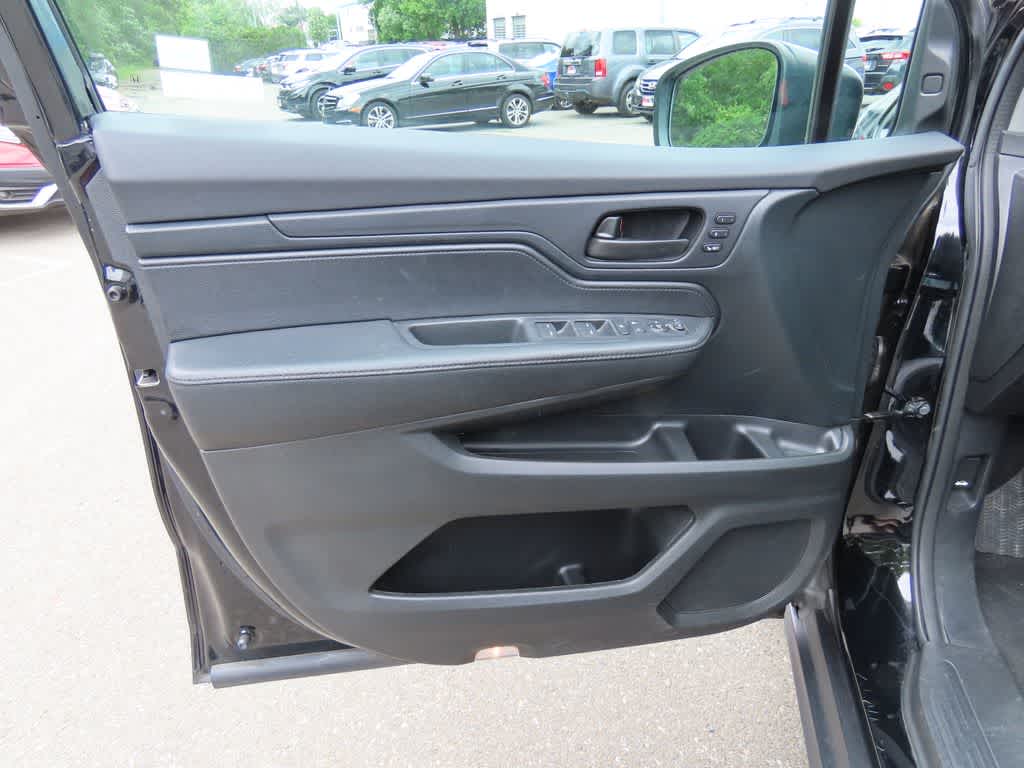 Thumbnail: 2023 Honda Odyssey - 16