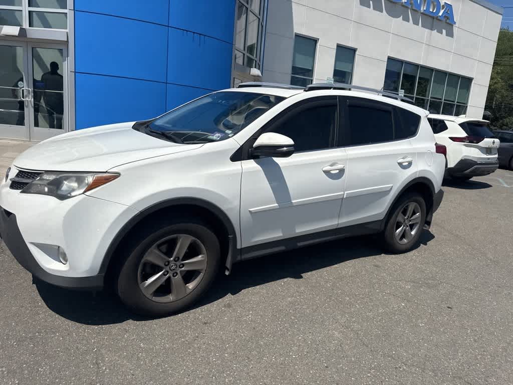 Thumbnail: 2015 Toyota RAV4 - 3