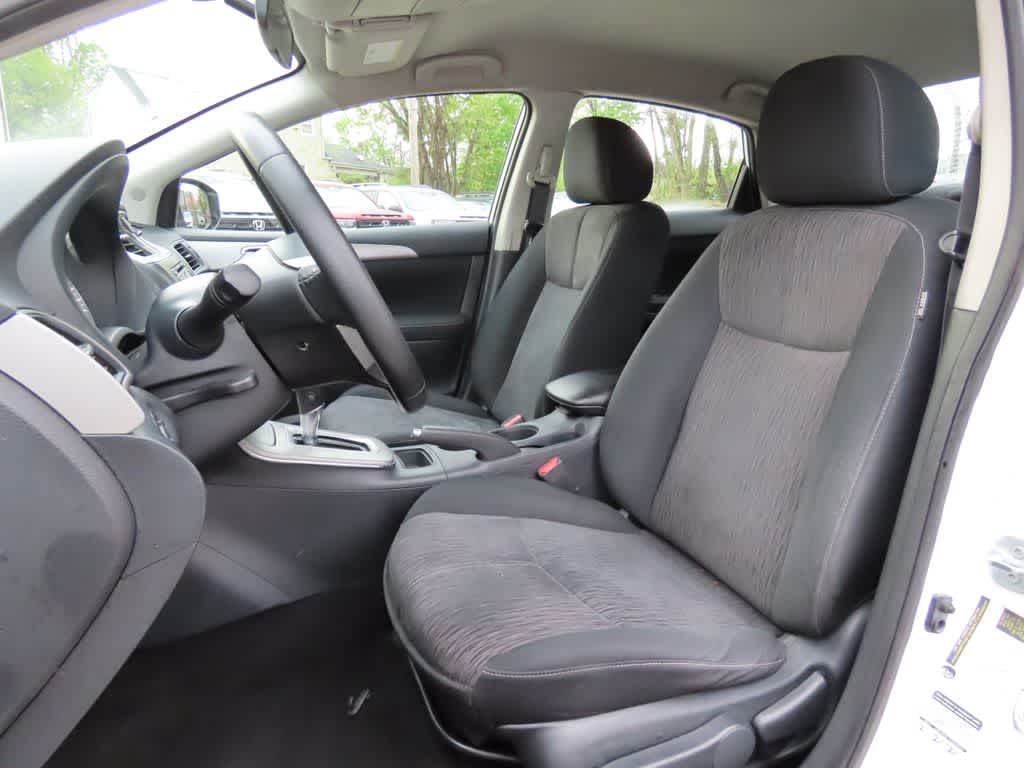 Thumbnail: 2015 Nissan Sentra - 10