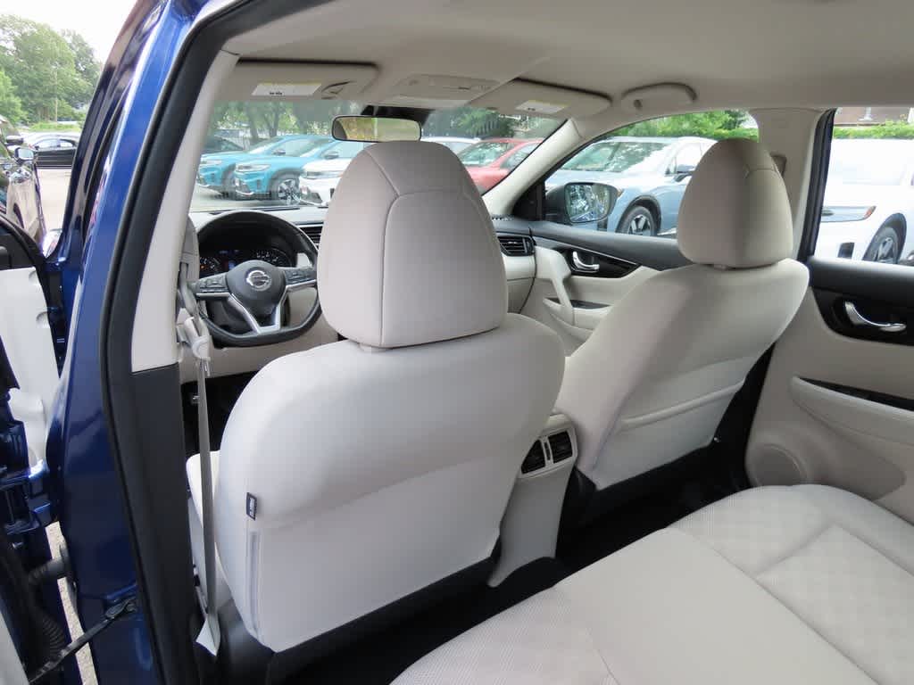 2022 Nissan Rogue Sport SV 14