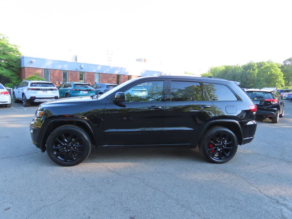 Thumbnail: 2017 Jeep Grand Cherokee - 3