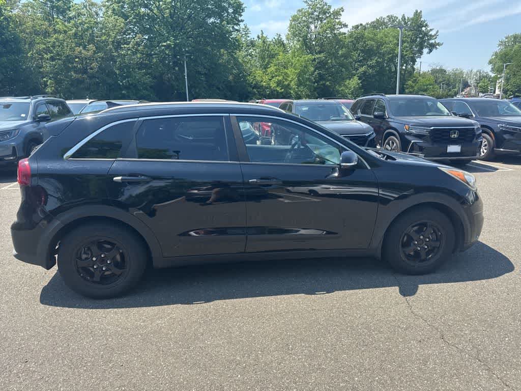 Thumbnail: 2017 Kia Niro - 13