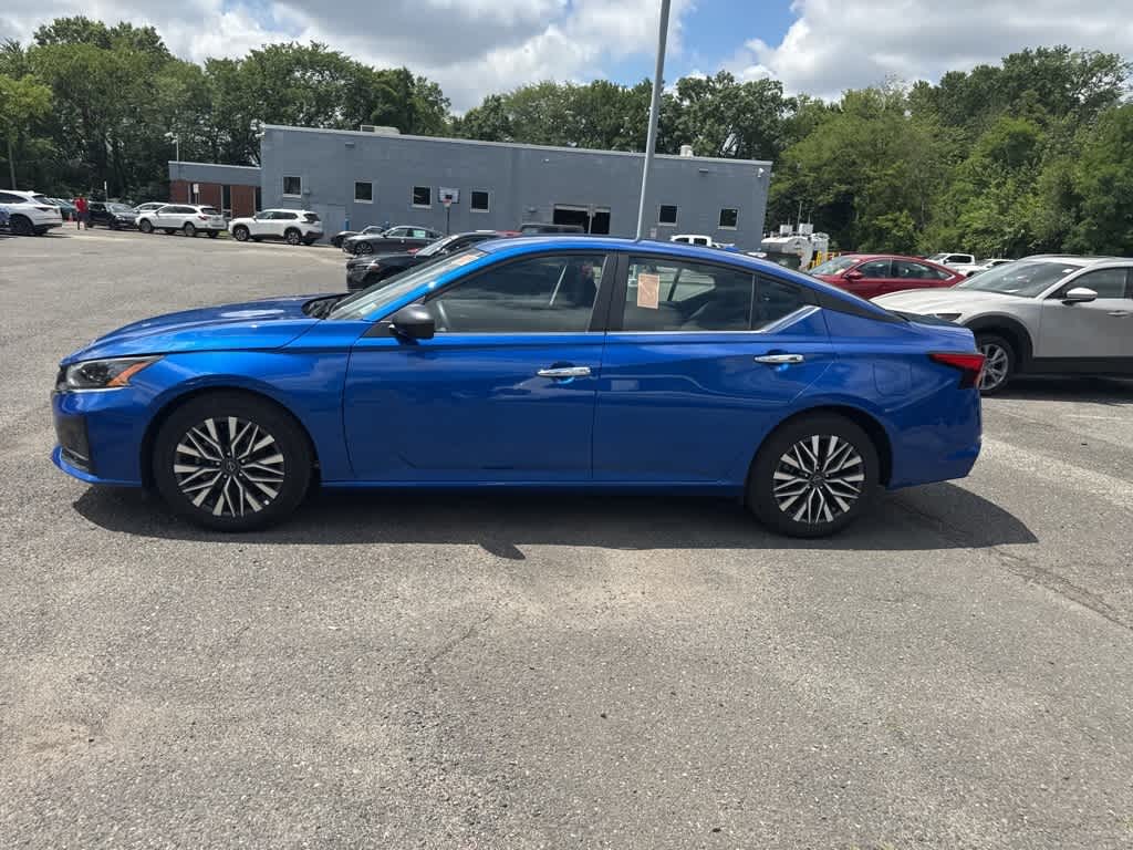 Thumbnail: 2025 Nissan Altima - 6