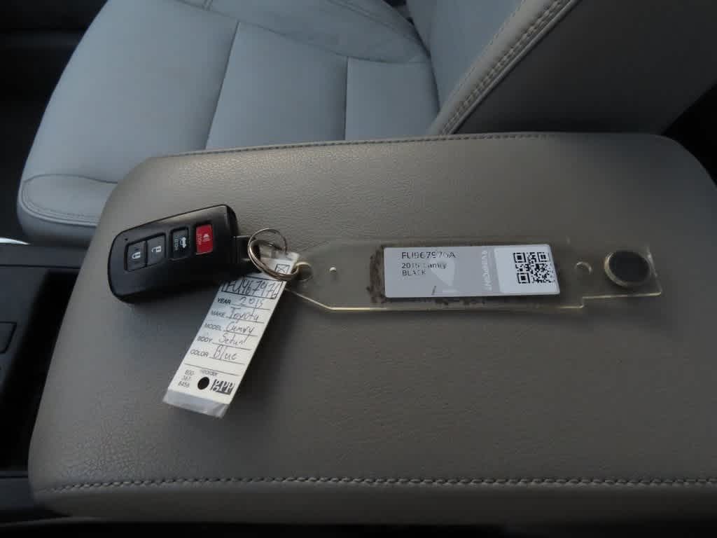 Thumbnail: 2015 Toyota Camry - 28