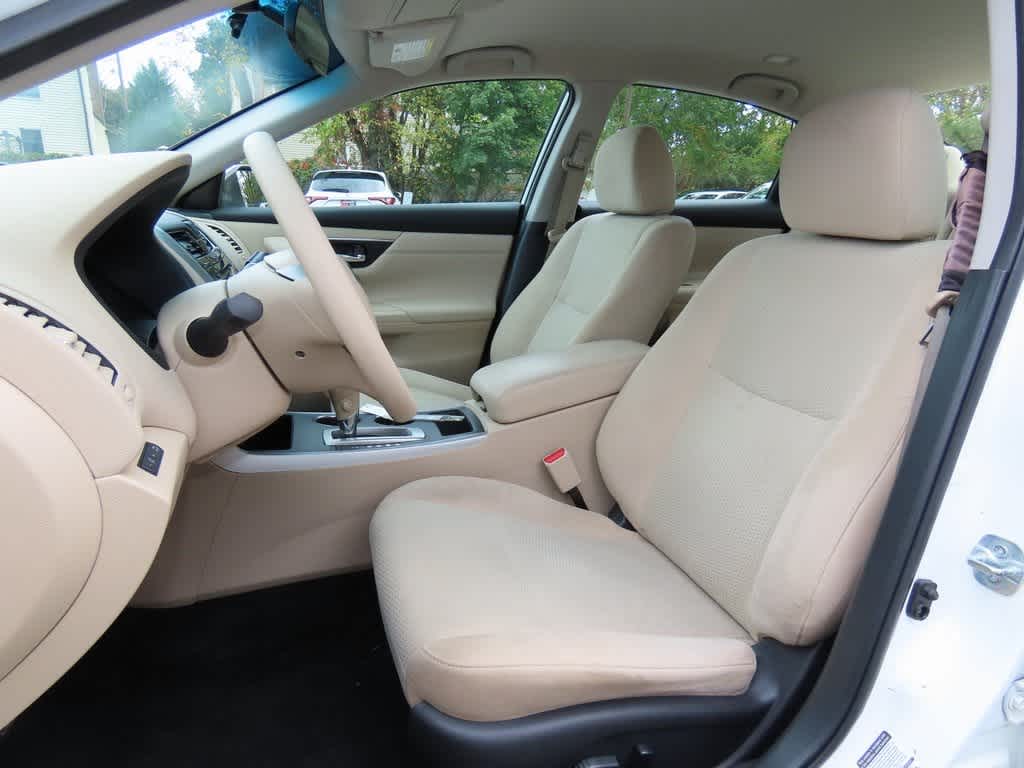 Thumbnail: 2015 Nissan Altima - 12