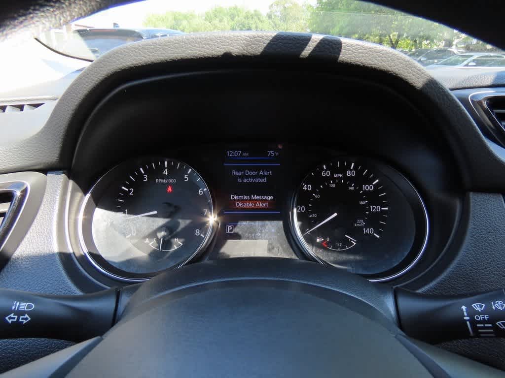 Thumbnail: 2021 Nissan Rogue Sport - 21
