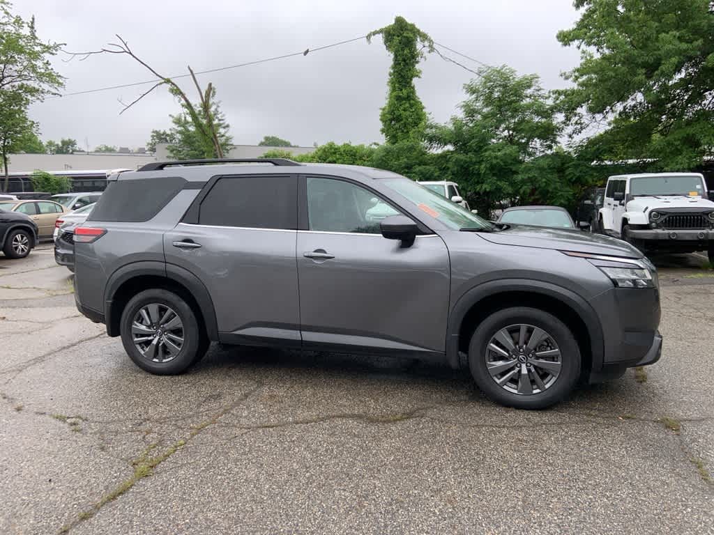 2022 Nissan Pathfinder SV 20
