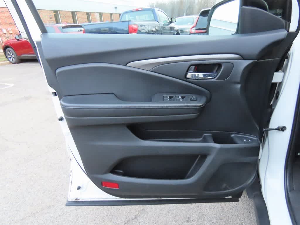 Thumbnail: 2018 Honda Pilot - 17