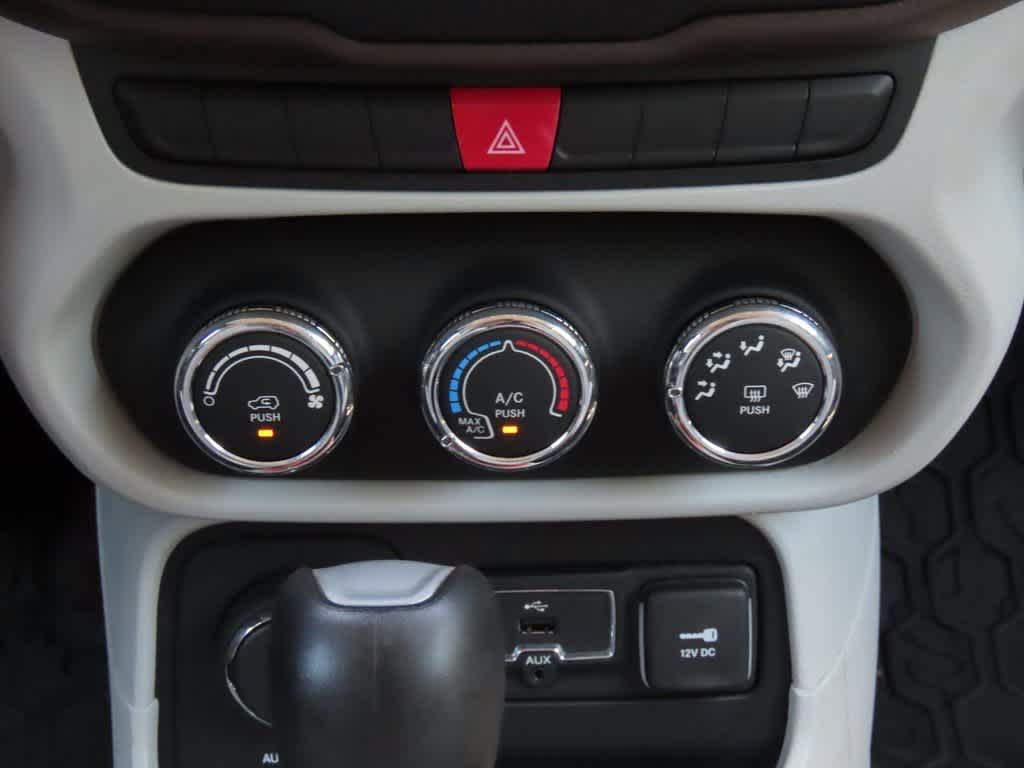 Thumbnail: 2015 Jeep Renegade - 22
