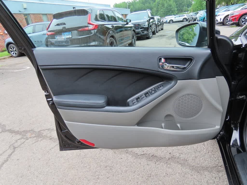 Thumbnail: 2016 Kia Forte - 15