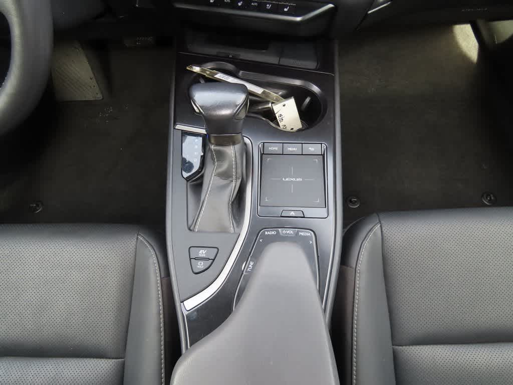 Thumbnail: 2022 Lexus UX - 22