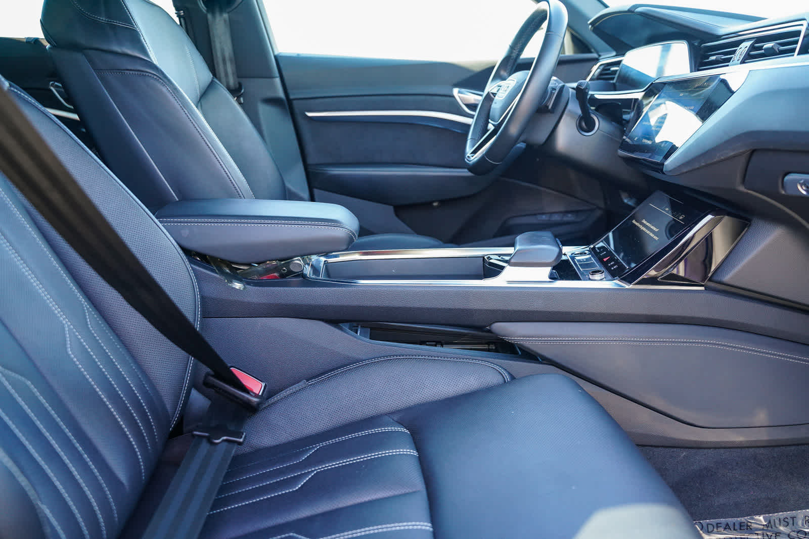 Thumbnail: 2022 Audi e-tron - 16