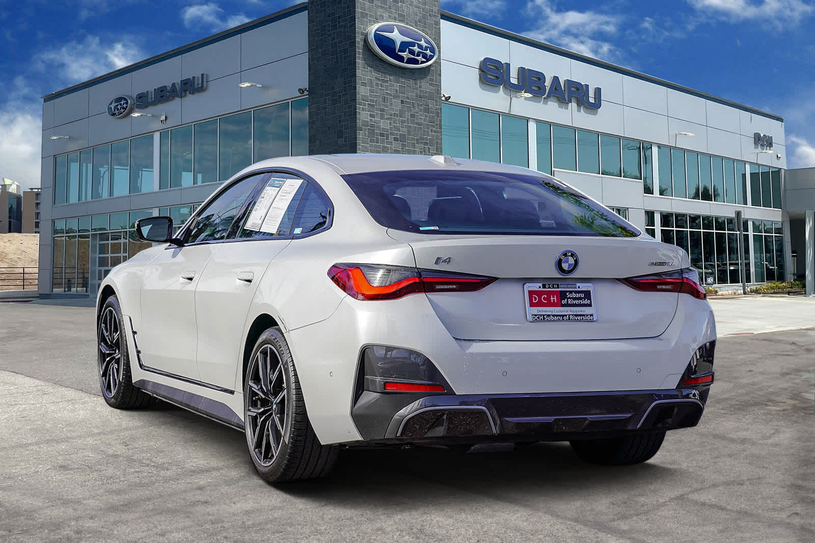 Thumbnail: 2022 BMW i4 - 6