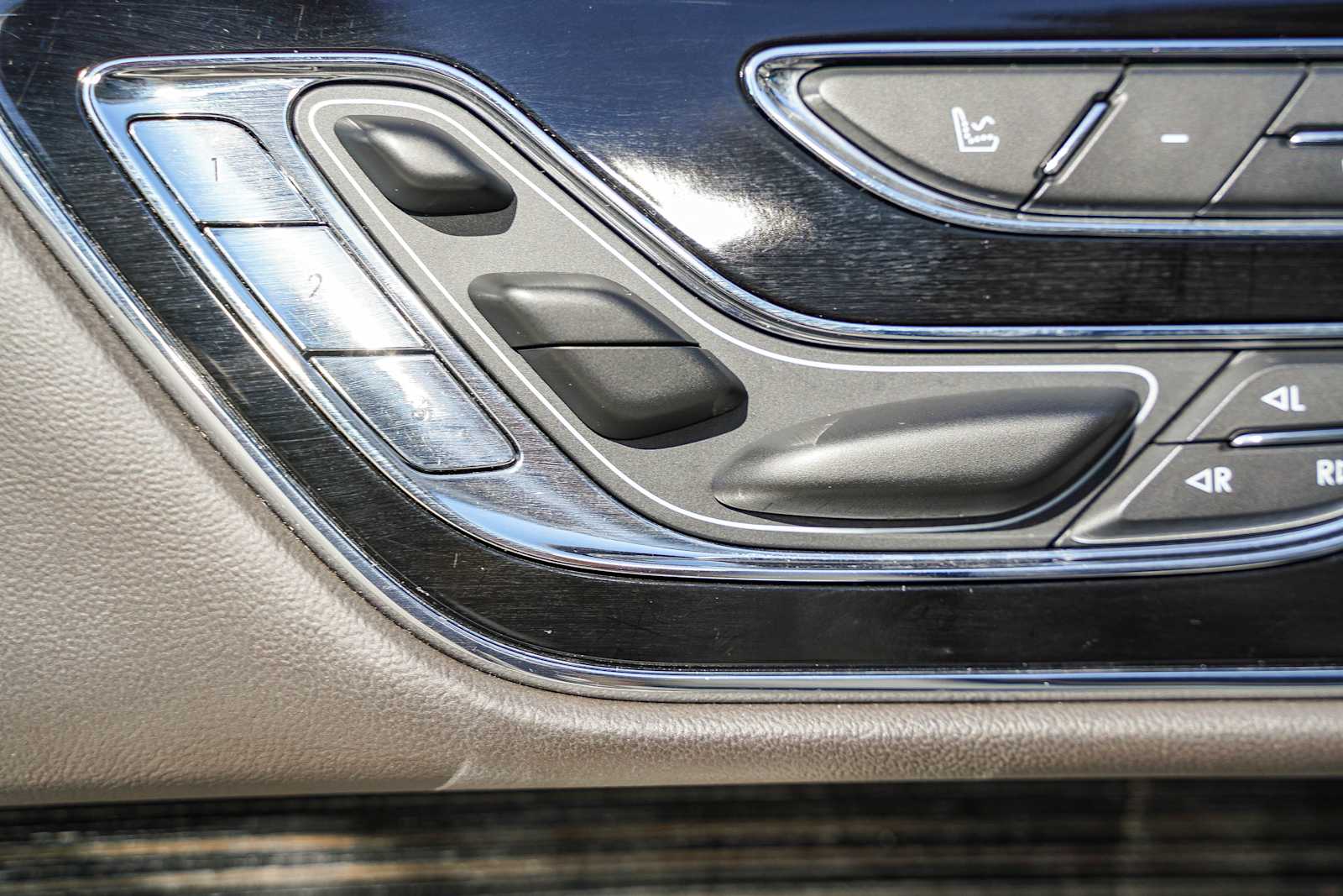 Thumbnail: 2021 Lincoln Navigator L - 18