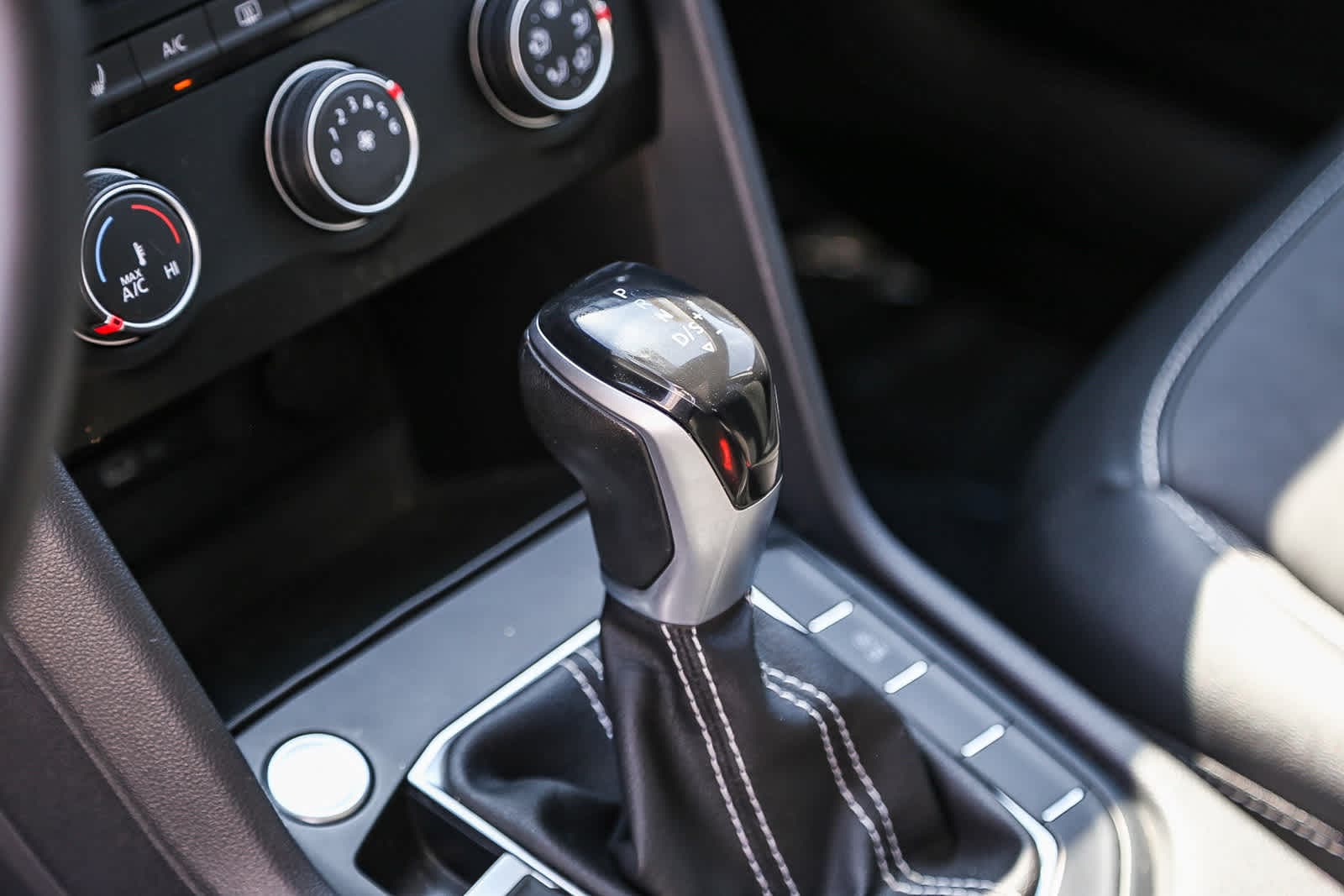 Thumbnail: 2022 Volkswagen Taos - 19