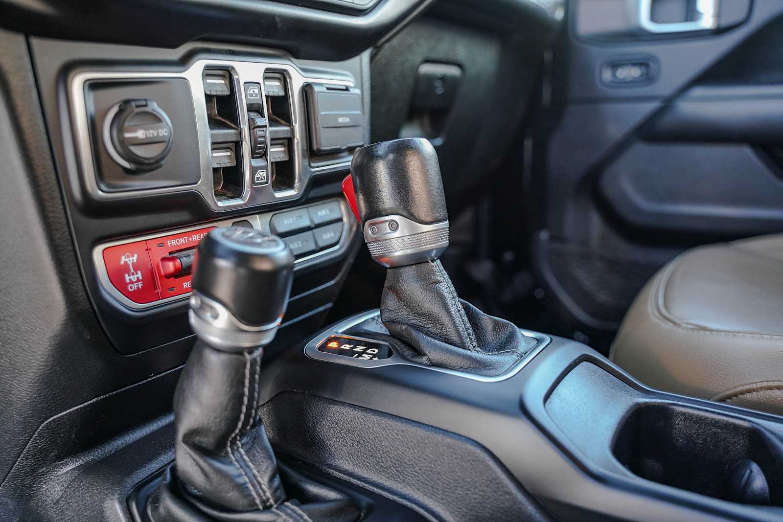 Thumbnail: 2022 Jeep Wrangler - 17