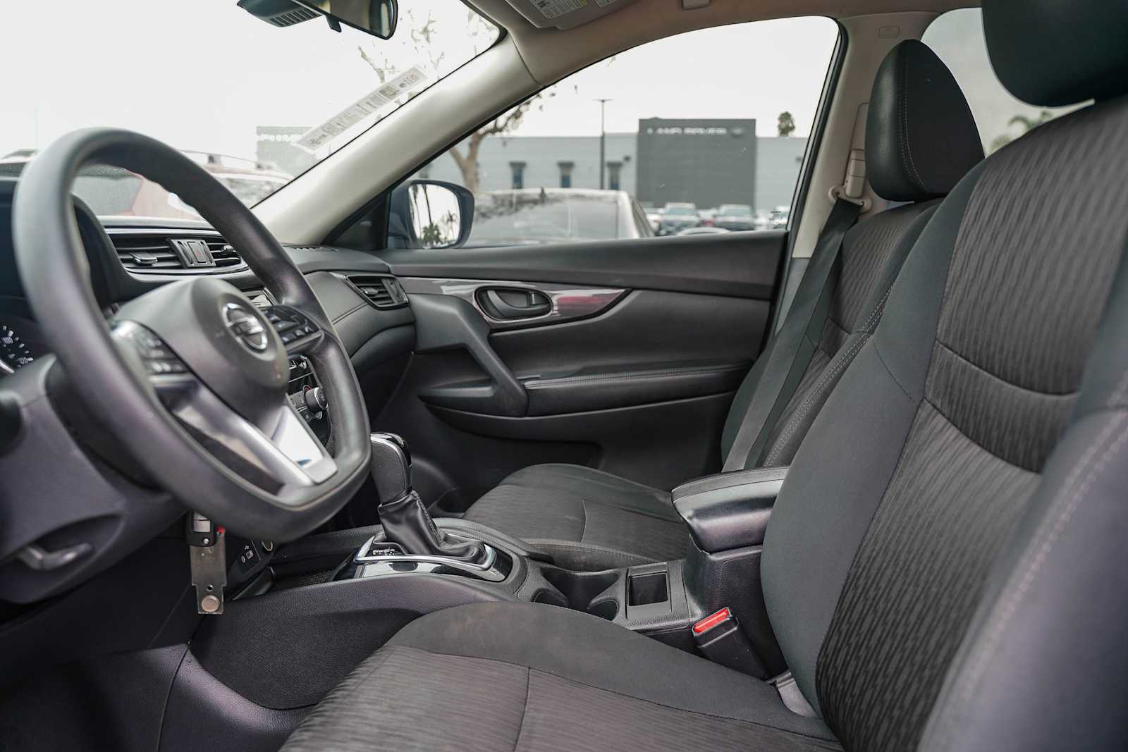 Thumbnail: 2019 Nissan Rogue - 17