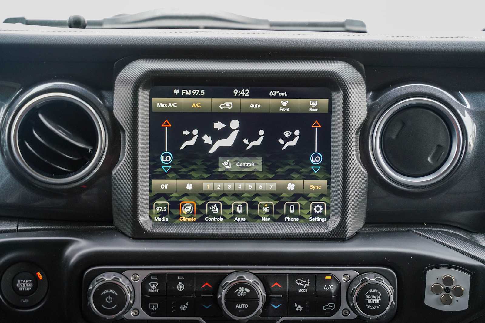 Thumbnail: 2022 Jeep Wrangler - 14