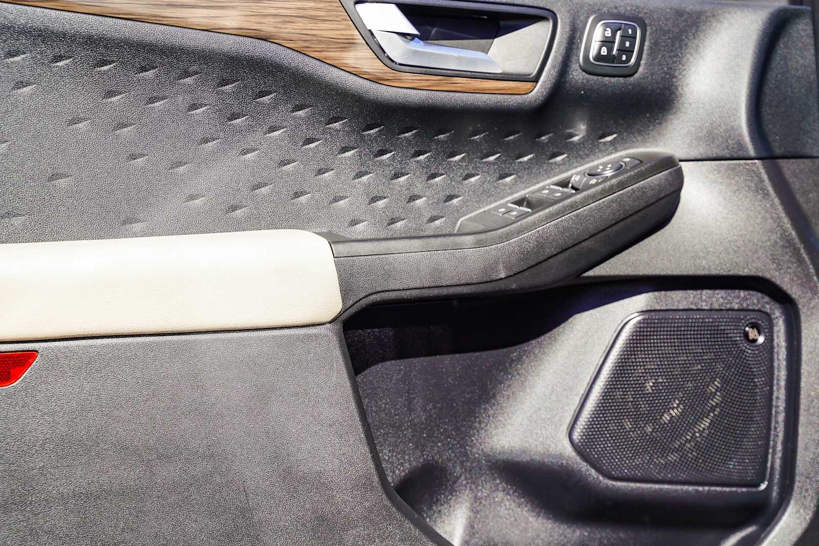 Thumbnail: 2020 Ford Escape - 18