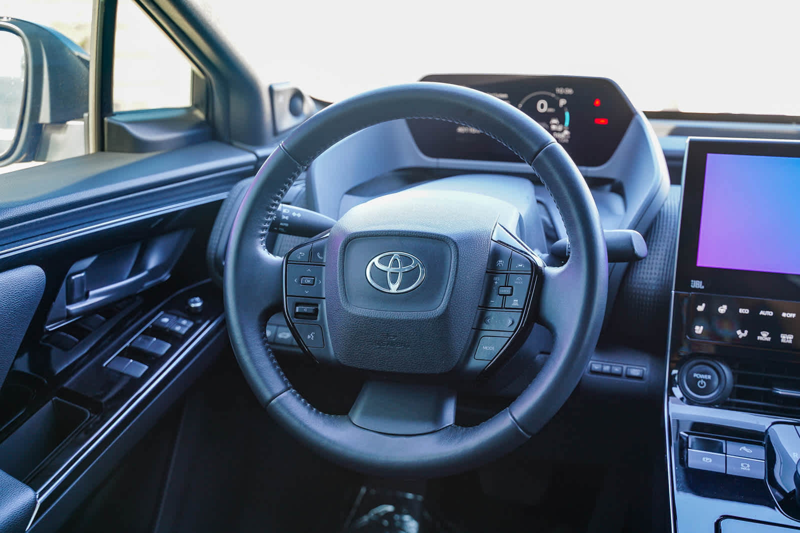 Thumbnail: 2023 Toyota bZ4X - 14