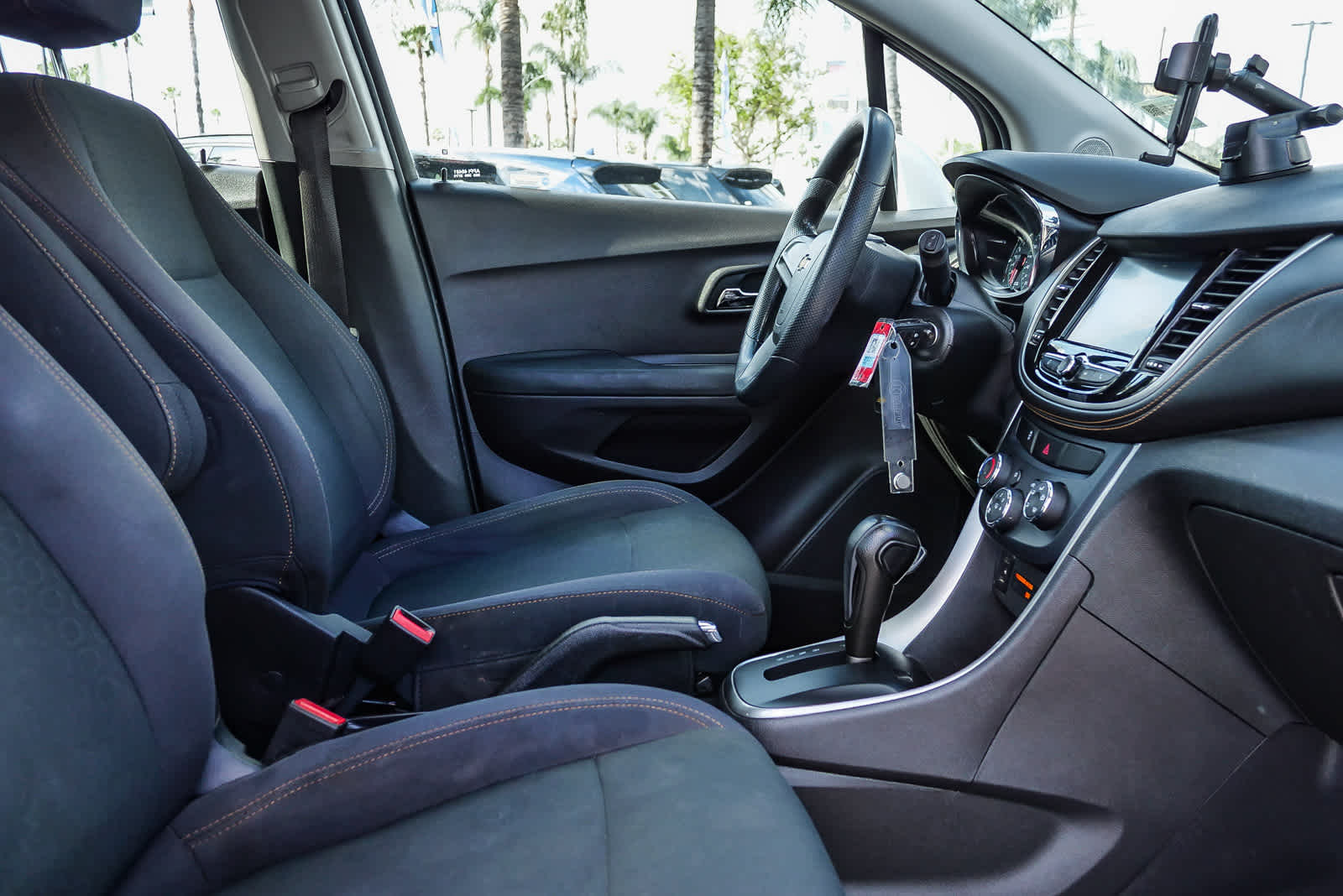 Thumbnail: 2017 Chevrolet Trax - 16